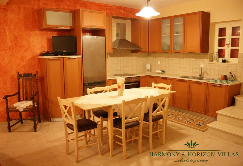 Harmony And Horizon Villas Athanion Exterior photo