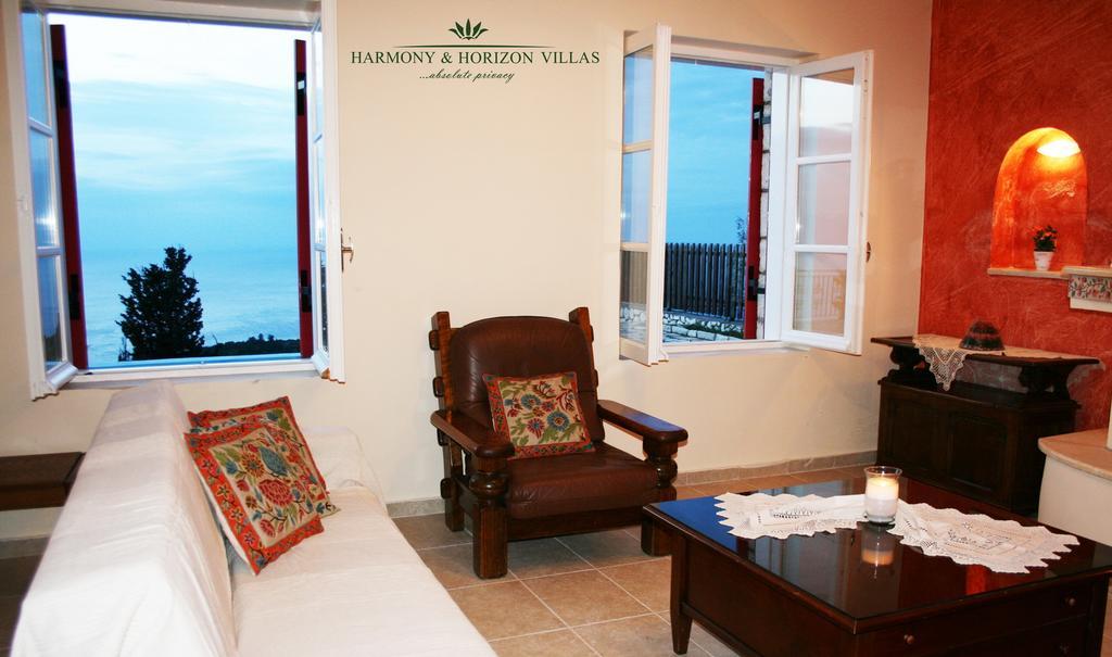 Harmony And Horizon Villas Athanion Exterior photo